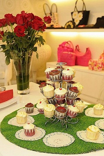 [Lulu-Guinness-Singapore-launch-roses%255B2%255D.jpg]