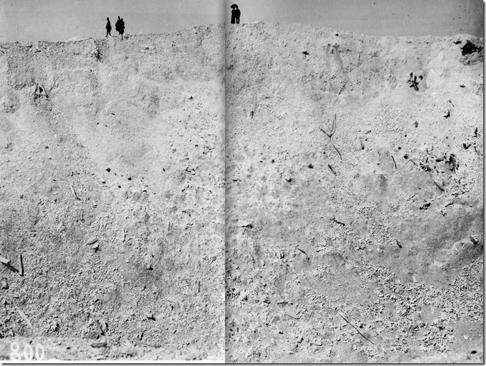 Le cratre de La Boisselle photographi par Lon Jost en 1919. Les 27 tonnes d'explosifs propulsrent les dbris jusqu' 1200 m d'altitude Le cratre de La Boisselle photographi par Lon Jost en 1919. Les 27 tonnes d'explosifs propulsrent les dbris jusqu' 1200 m d'altitude