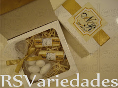 Caixa especial 2 
    : R$ 2,70 unid vazia (min. 20 unids). 
    : R$ 7,00 unid (min. 12 unids). 
    : Medidas - 12x12x3,5 cm 
    : Conteúdo - 2 balinhas personalizadas, saquinho contendo 5 amêndoas.