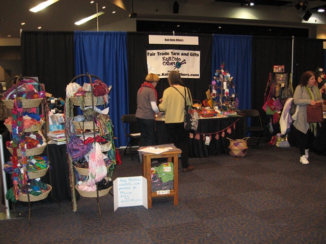 [20111203ARFiberArtsEx212.jpg]