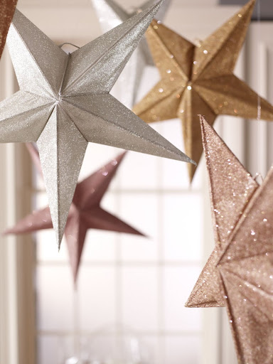 A cluster of shimmering stars spotlights the space perfectly. (Martha Stewart Weddings) A cluster of shimmering stars spotlights the space perfectly. (Martha Stewart Weddings)