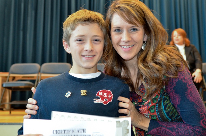 [Ryan%2527s%2520award%2520with%2520mom%255B4%255D.jpg]