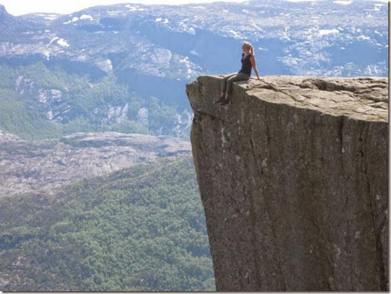 incredible_cliff_of_preikestolen_640_05 incredible_cliff_of_preikestolen_640_05