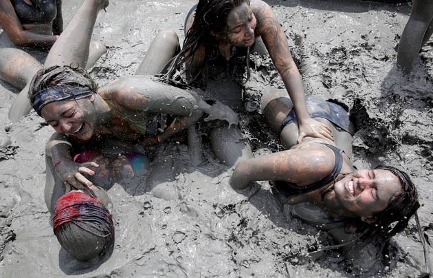 boryeong-mud-fest-2011-8 boryeong-mud-fest-2011-8