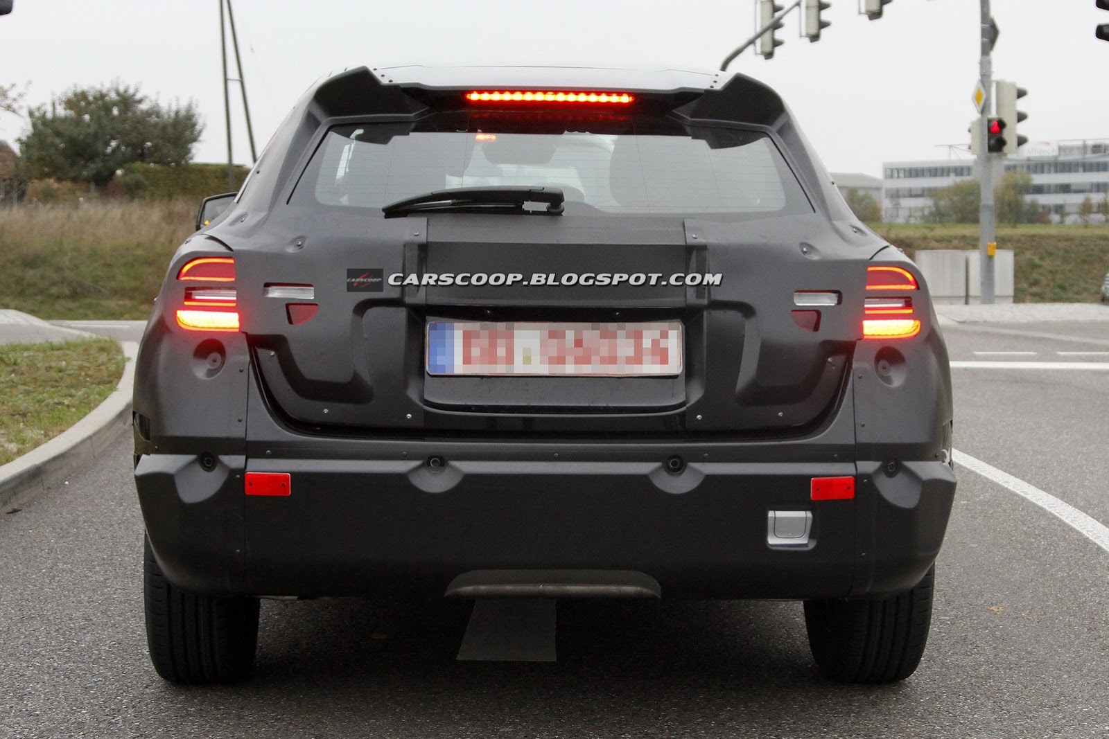 2015-Mercedes-GLA-CUV-3%5B4%5D.jpg