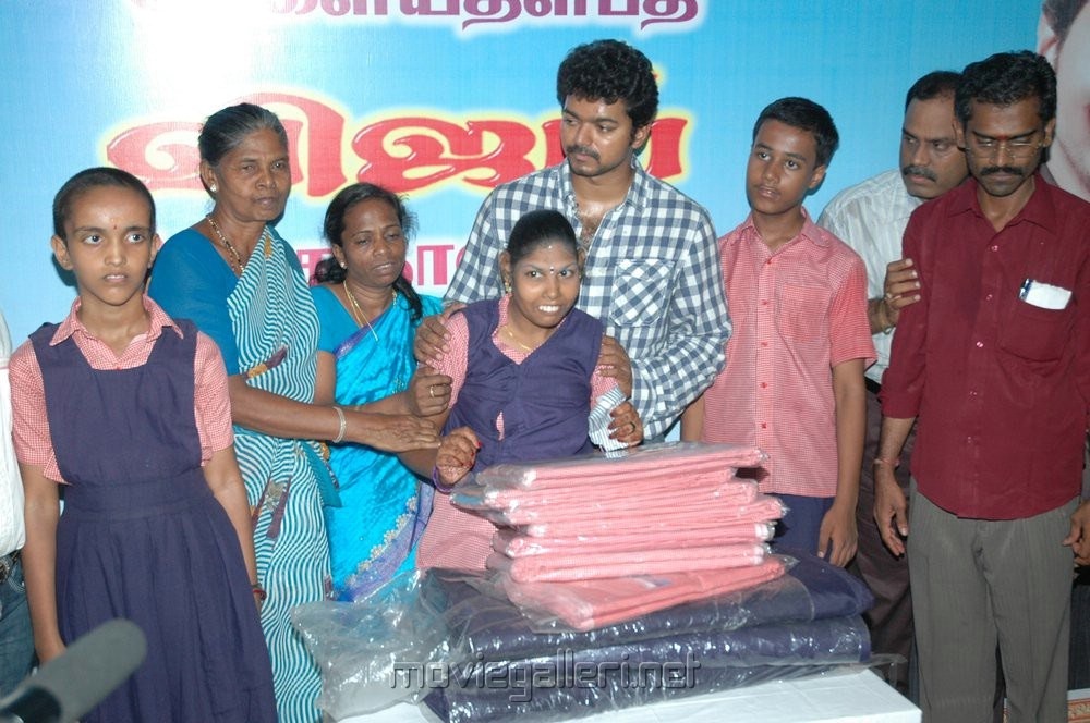 [vijay37%2520th%2520birthday2%255B2%255D.jpg]