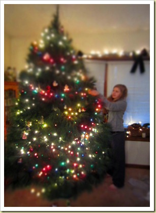 ElizabethDecoratingTree