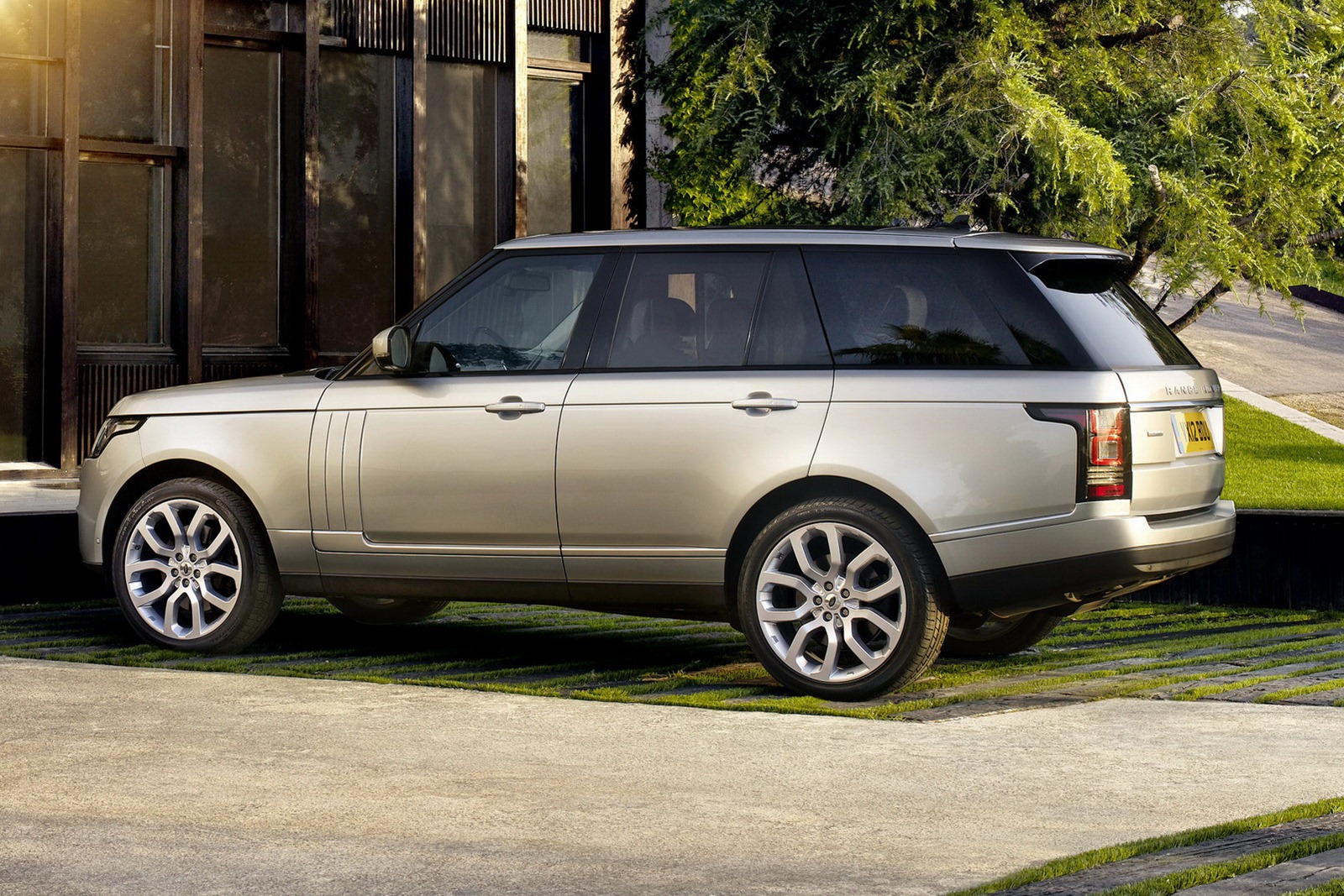 2013-Range-Rover-SUV-3%25255B6%25255D.jpg