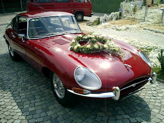 Jaguar XK-E, with Head-Light-Cover-Kit. The Head-Lamp-Cover Conversion-Kit made by designer Stefan Wahl in the tradition of Malcolm Sayer. / Jaguar E-Type mit Scheinwerferabdeckungen, designed und hergestellt von Designer Stefan Wahl in der Tradition von Malcolm Sayer.