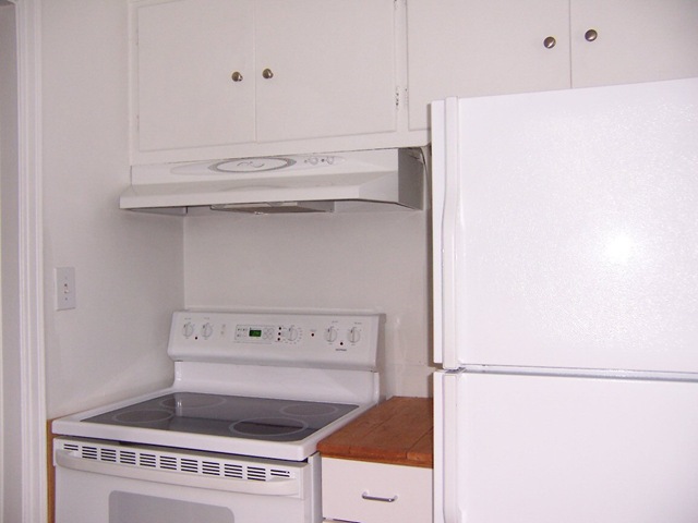 [athomewithh_kitchen_before%255B4%255D.jpg]