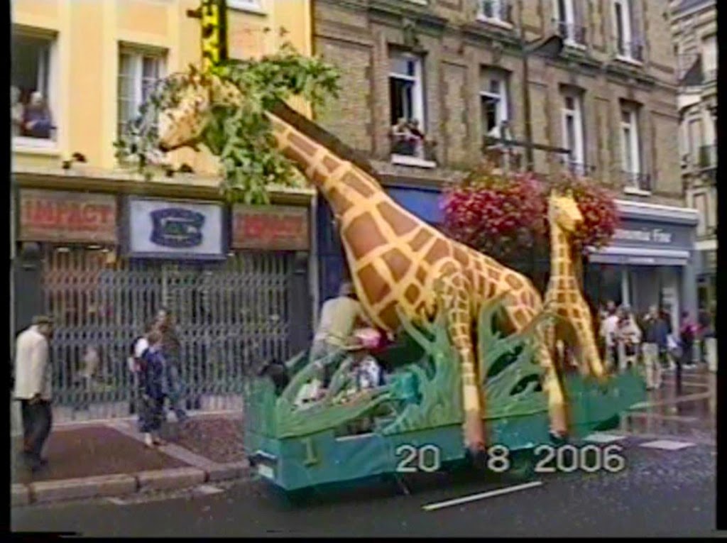 [2006.08.20-001-la-girafe%255B1%255D.jpg]