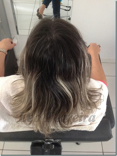 Direto do Salão: Corte Perfilado com retoque de Raiz e mechas. Direto do Salão: Corte Perfilado com retoque de Raiz e mechas.
