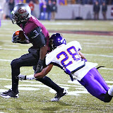 Antwon Moutra breaks a tackle.