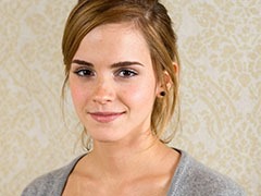 Emma Watson sminkcuccokat spájzol
