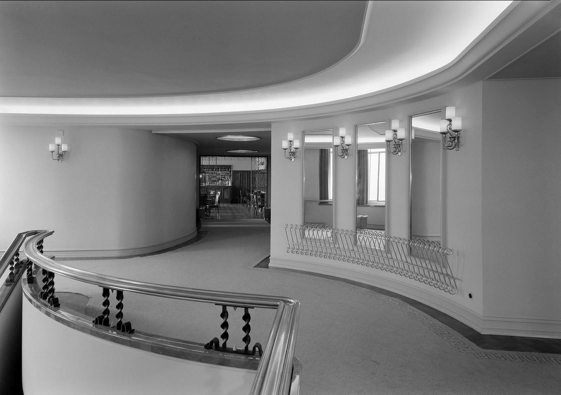 [Cinema-Monumental.338.jpg]