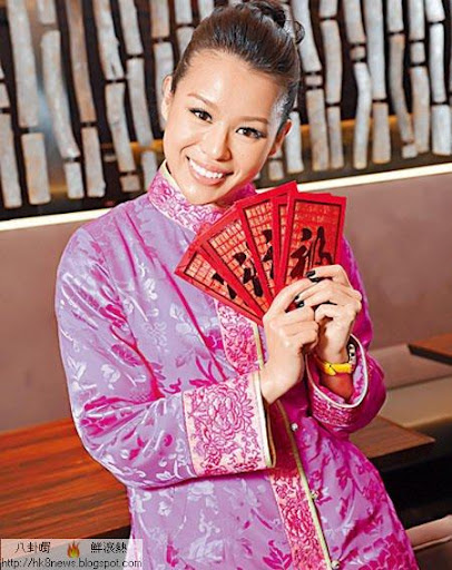 杏兒去年豬籠入水，新年派利是自然少不得。
