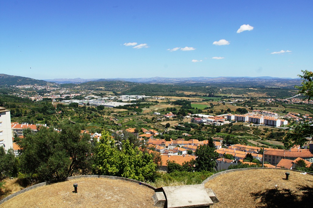 [Gl%25C3%25B3ria%2520Ishizaka%2520-%2520Covilh%25C3%25A3%2520-%2520vista%2520a%2520partir%2520do%2520largo%2520das%2520for%25C3%25A7as%2520armadas%255B4%255D.jpg]