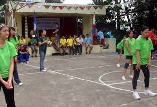 Ma'am Charmagne Gaspar toss the ceremonial volleyball.