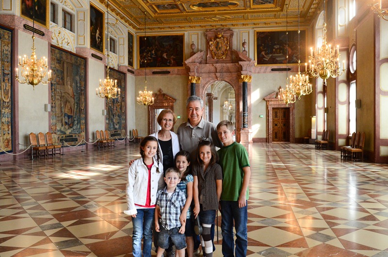 [Munich52%2520palace%2520G%2526G%2520grandkids%255B3%255D.jpg]