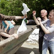 Szentendrén végeztünk önkéntes gátépítő munkát 2013.06.07. Szentendrén végeztünk önkéntes gátépítő munkát 2013.06.07.