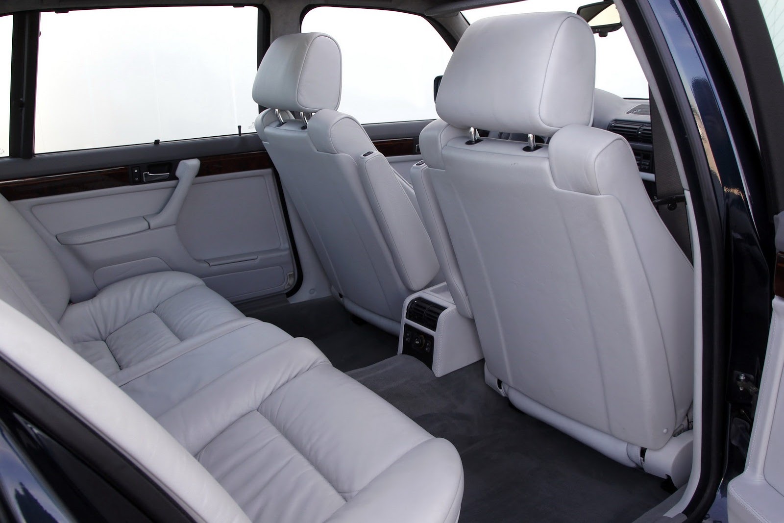 [BMW-V12-7-Series-9%255B2%255D.jpg]