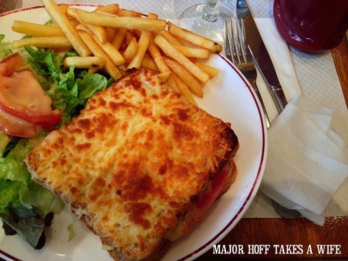 Lunch in Paris.jpg Lunch in Paris
