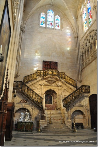 050-Burgos. Catedral. Interior. Escalera dorada - DSC_0261