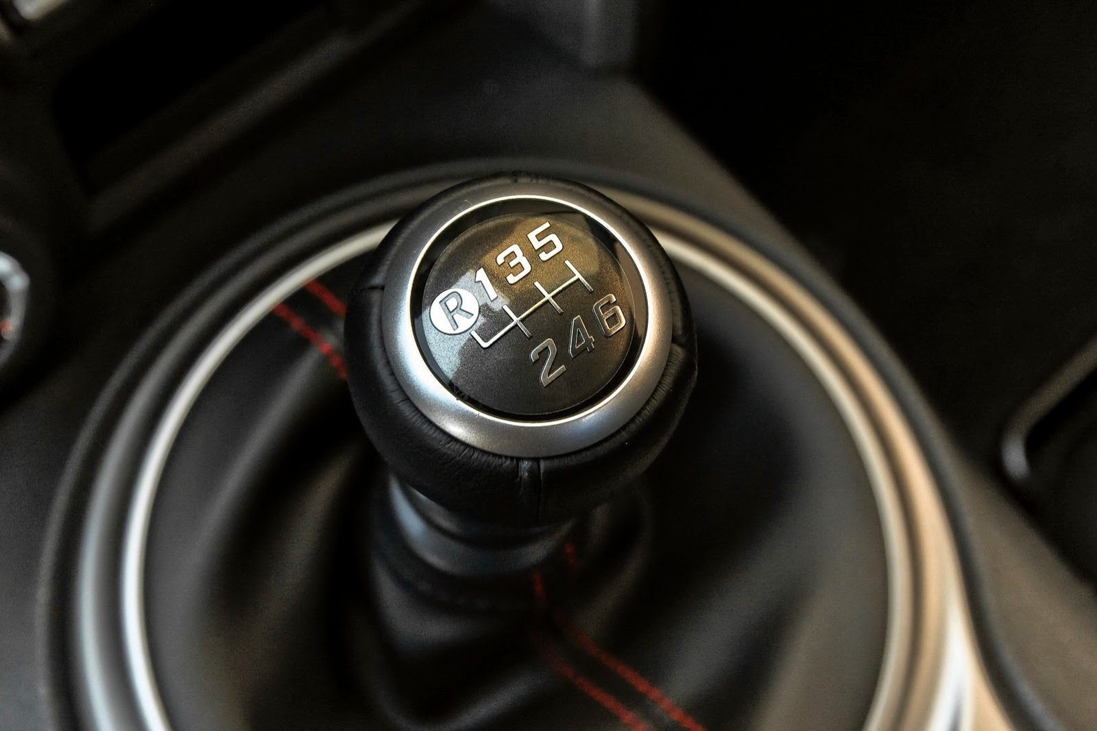 [2013-2014-Subaru-BRZ-58%255B2%255D.jpg]