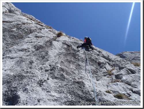 Via Intrusos 350m MD  7a  (6b A0 Oblig) (Alto Les Palanques, Picos de Europa) (Victor) 0048