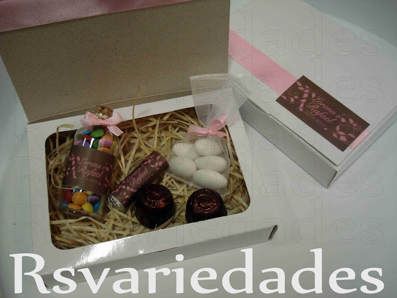Caixa especial 1: R$ 3,00 unid vazia (min. 20 unids).: R$14,00 unid (min. 14 unids).: Medidas - 16x12x3,5 cm.: Conteúdo - vidrinho com confeti, 2 trufas, balinha personalizada, saquinho contendo 5 amêndoas.  festa casamento brinde