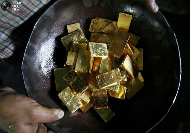 Gold, most beautiful metal in various shapes