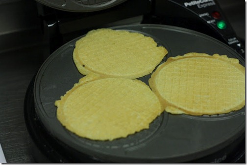 mini-waffle-cones-on-machine