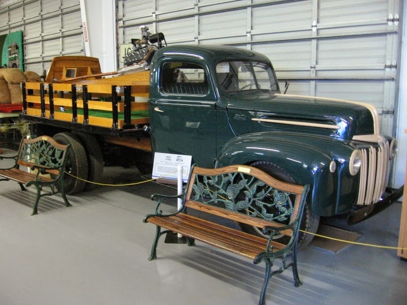[IMG_5120-1945-Ford-Flatbed-Truck-at-%255B2%255D.jpg]