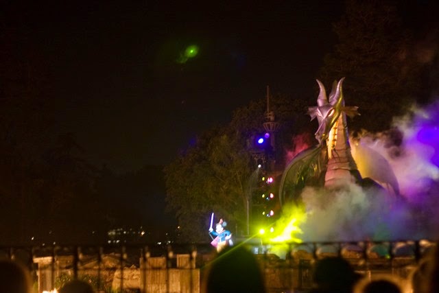 fantasmic mickey fighting dragon
