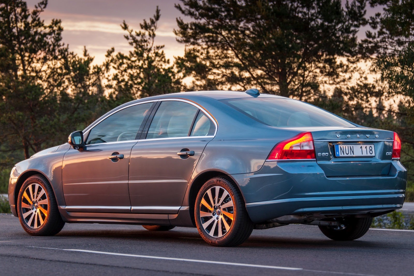[2014-Volvo-XC90-07%255B2%255D.jpg]