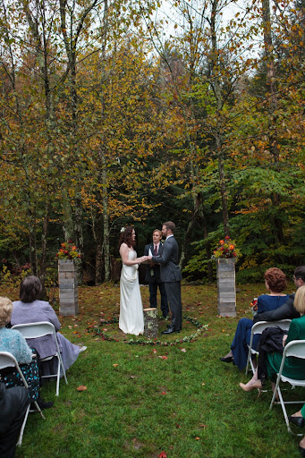 Because we knew the fall foliage would put on a show of its own, the only other decorations we added were two flower-topped columns made of reclaimed pallet wood and a local mossy stump.