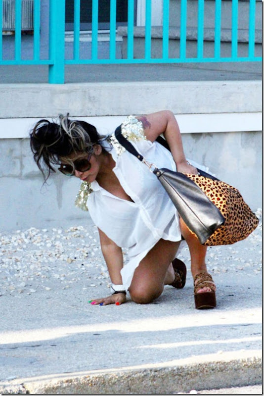 celebrities-falling-down-15