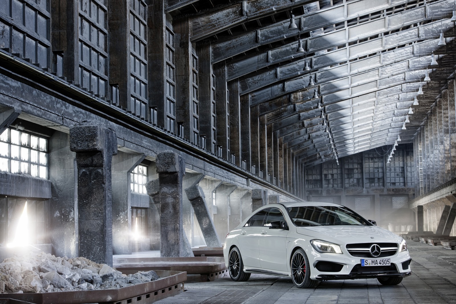 [2014-Mercedes-CLA-45-AMG-14%255B7%255D.jpg]