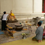A lentrée du temple de Wihaan Mongkon Baphit