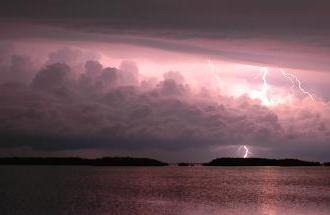 [storm_squall_thunder_Florida_Keys-581x381%255B3%255D.jpg]