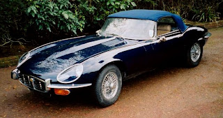 Jaguar XK-E, with Head-Light-Cover Kit. The Head-Lamp-Cover Conversion Kit made by designer Stefan Wahl in the tradition of Malcolm Sayer. / Jaguar E-Type mit Scheinwerferabdeckungen, designed und hergestellt von Designer Stefan Wahl in der Tradition von Malcolm Sayer.