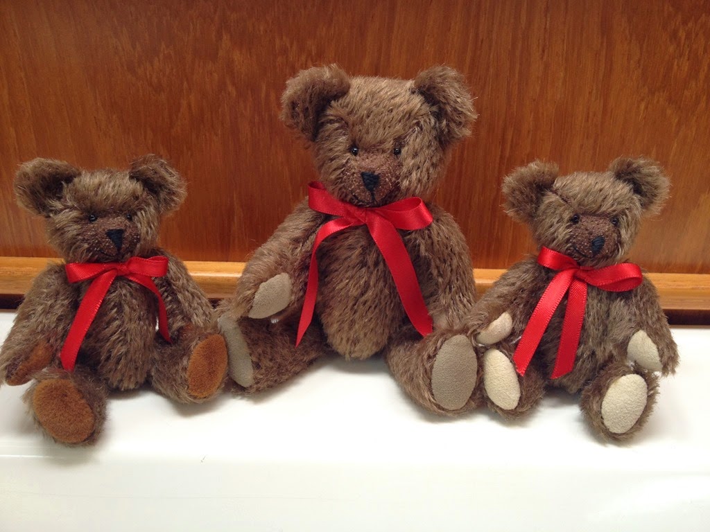 [Brown-Boat-Bears-with-Red-Bows3.jpg]