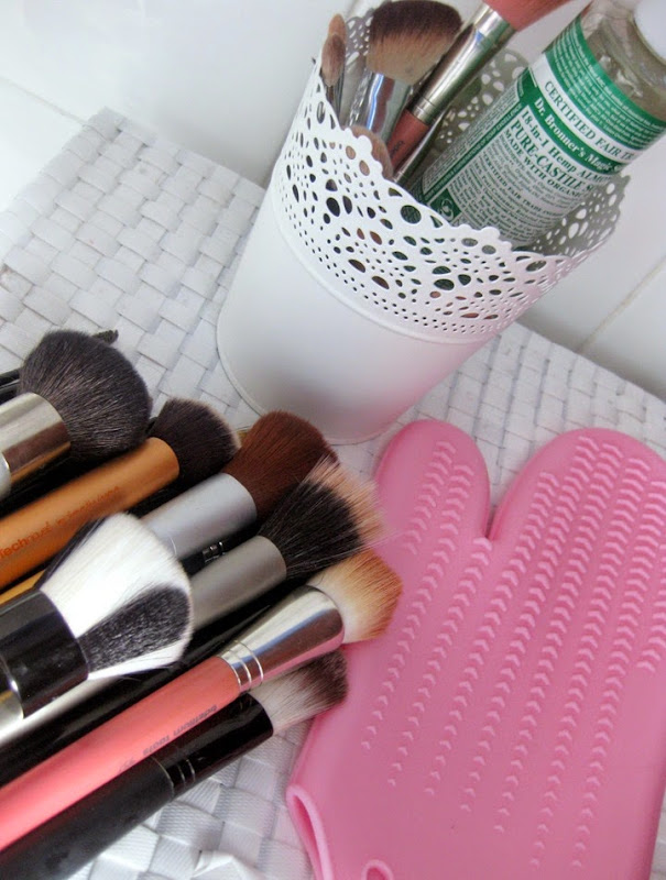 How-to-clean-makeup-brushes