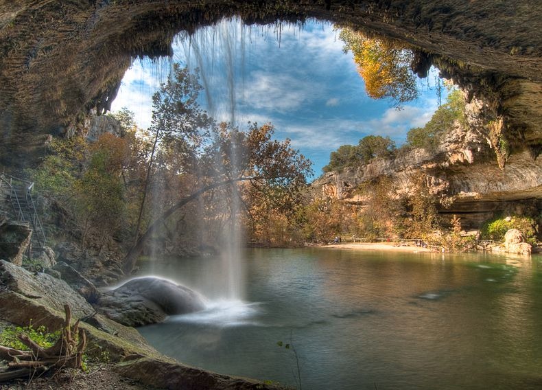 مسبح محمية هاملتون الطبيعي في تكساس Hamilton-pool-7%25255B6%25255D