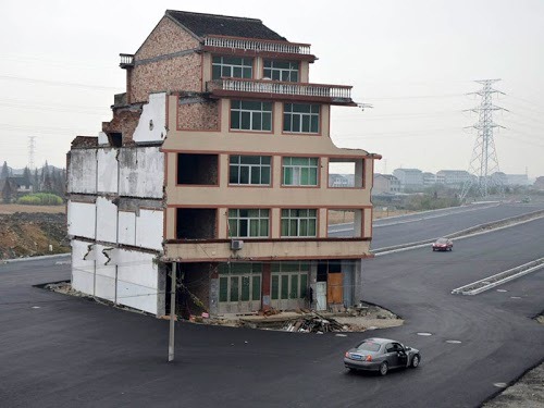 [highway-build-around-house-in-china-%255B1%255D.jpg]