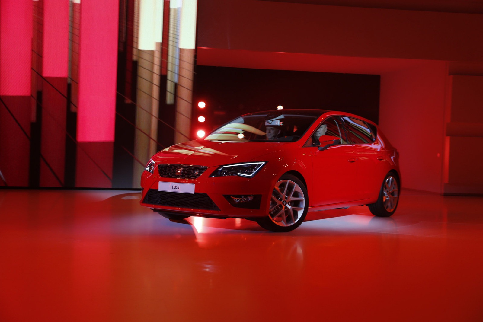 [SEAT-Leon-2013-12%255B2%255D.jpg]