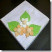 Tampa com flor de biscuit