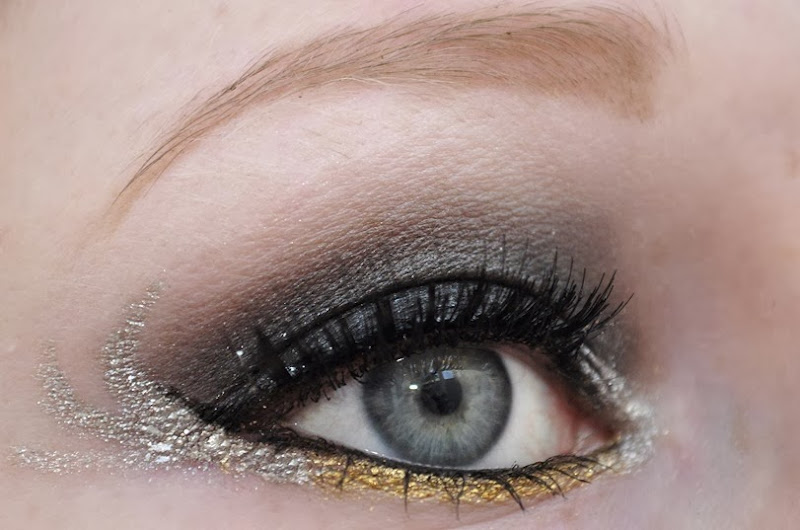 hunger games catching fire makeup girl on fire katniss everdeen eye makeup 2