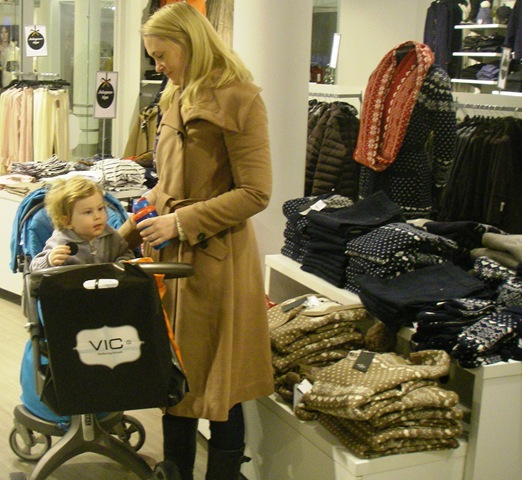 [M%2520L%25202011-12%2520X-Mas%2520Shopping%2520Vic%25201%255B3%255D.jpg]
