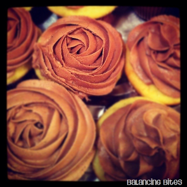 [Vanilla%2520Cupcakes%2520and%2520Chocolate%2520Buttercream%2520Frosting%255B8%255D.jpg]